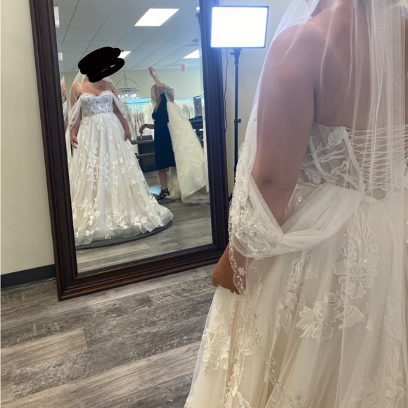 princess/boho style wedding dress - Picture 2 of 4